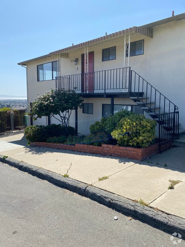 Building Photo - 2122 Pico Pl Rental
