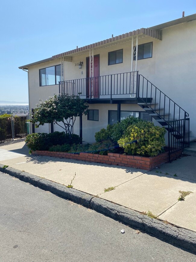 Building Photo - 2122 Pico Pl Rental