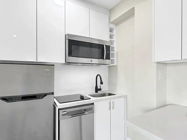 Photo - 166 Eastbourne Ave