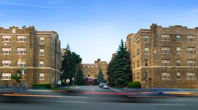 Building Photo - Du Maurier Apartments
