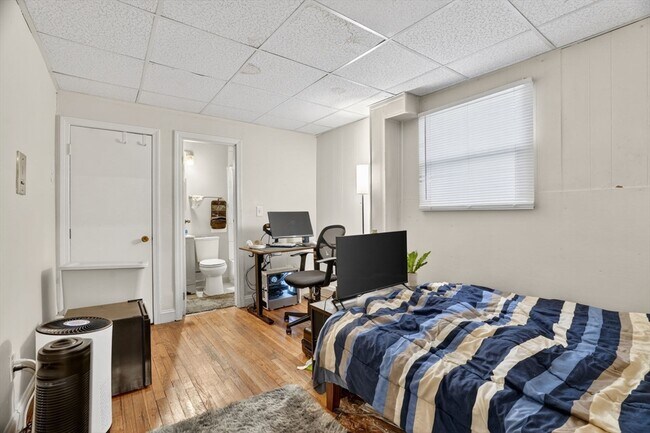 Photo - 15 Aberdeen St Unit AB