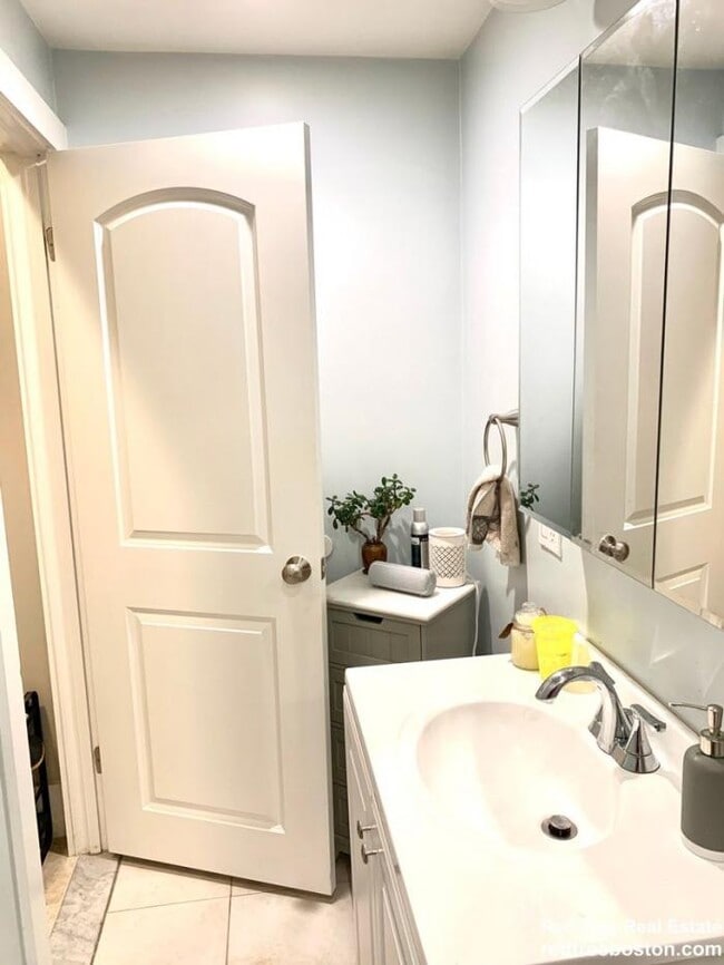 2 bedroom in Boston MA 02128 - 2 bedroom in Boston MA 02128