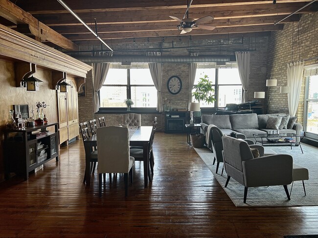 Photo - 1147 W Ohio St Unit 702