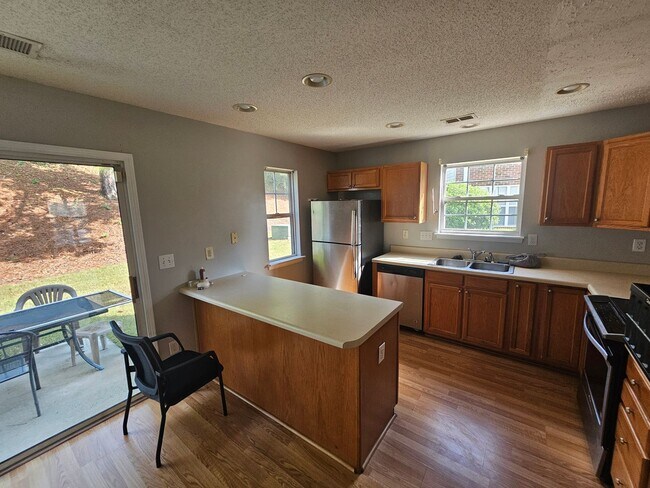 Photo - Spacous End-unit townhome in University