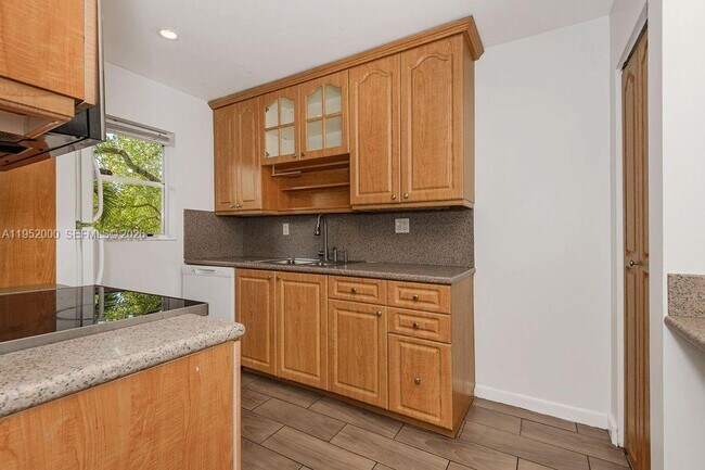 Photo - 4111 Stirling Rd Unit 308