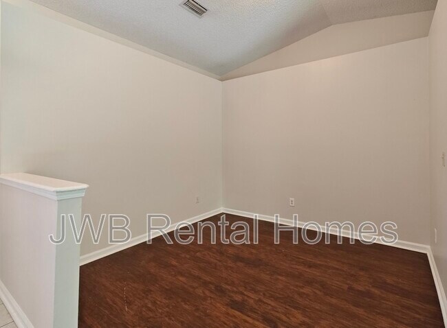 Photo - 1600 Twin Oak Dr W