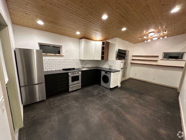 Building Photo - Modern Studio Eastside of Flagstaff- AVAIL... Rental