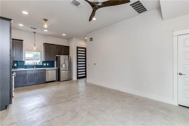 Photo - 8411 Bowling Green Dr Unit B