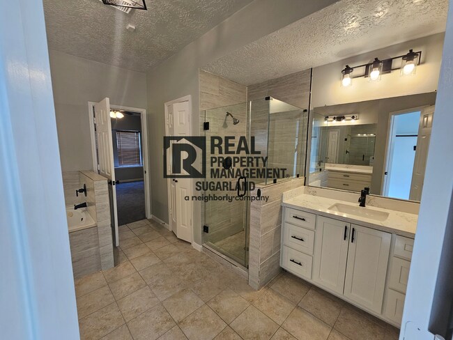 Photo - Executive Living in the Heart of Sugar Land