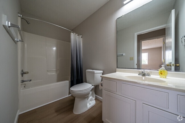 3HAB, 2BA (renovado) - 1,165 ft² - Baño