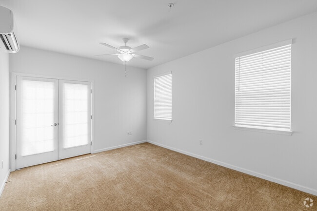 1BR/1BA - 719SF - Living Room