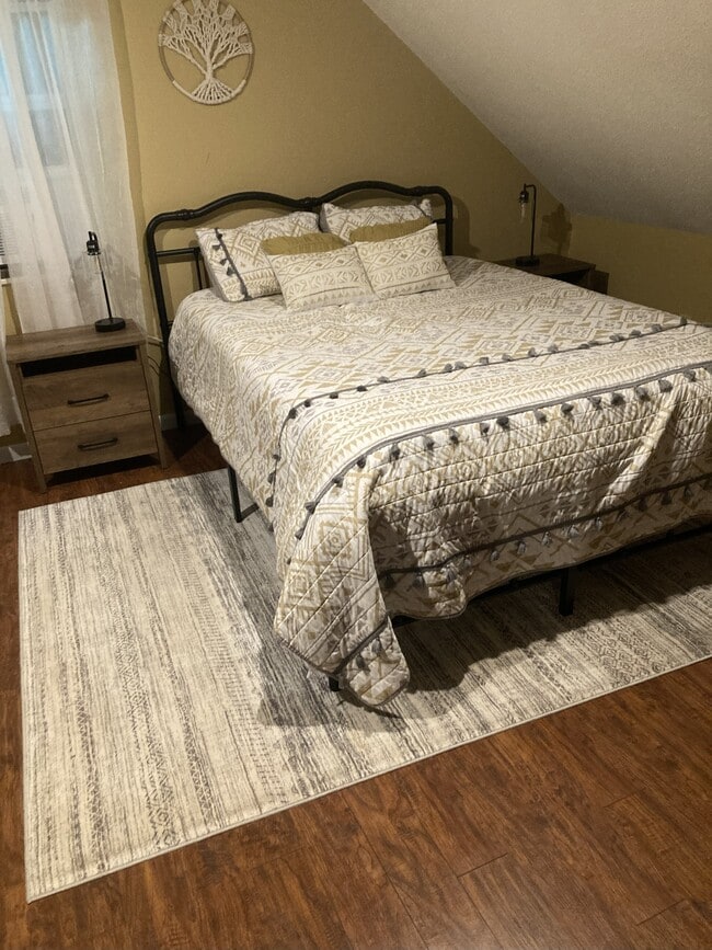 Building Photo - 618 W Governor John Sevier Hwy