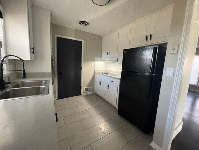 Photo - 7318 Newton Dr