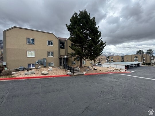 Building Photo - 5630 Meadow Ln Unit 197