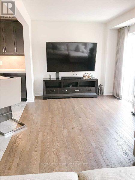 Photo - 124 Parkinson Crescent