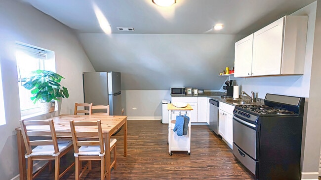 Photo - 2656 N Ashland Ave Unit 4