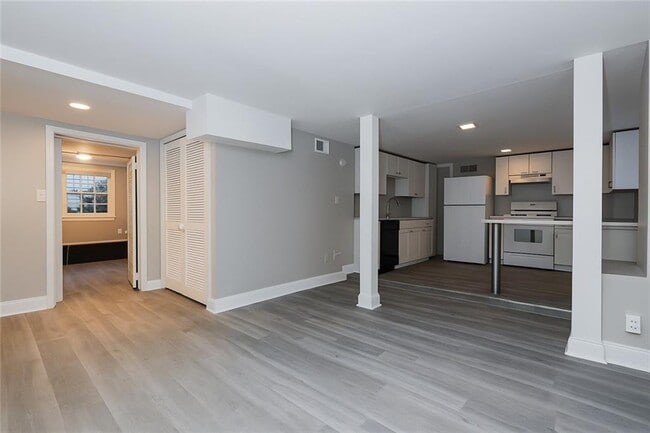 Photo - 916 Greenwood Ave NE Unit B