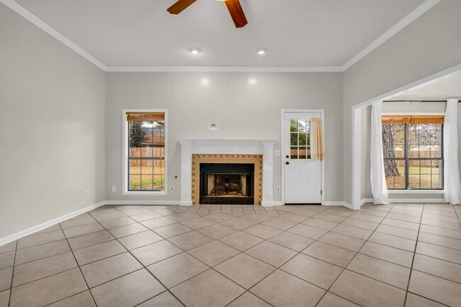 Photo - 125 N Chestnut Dr