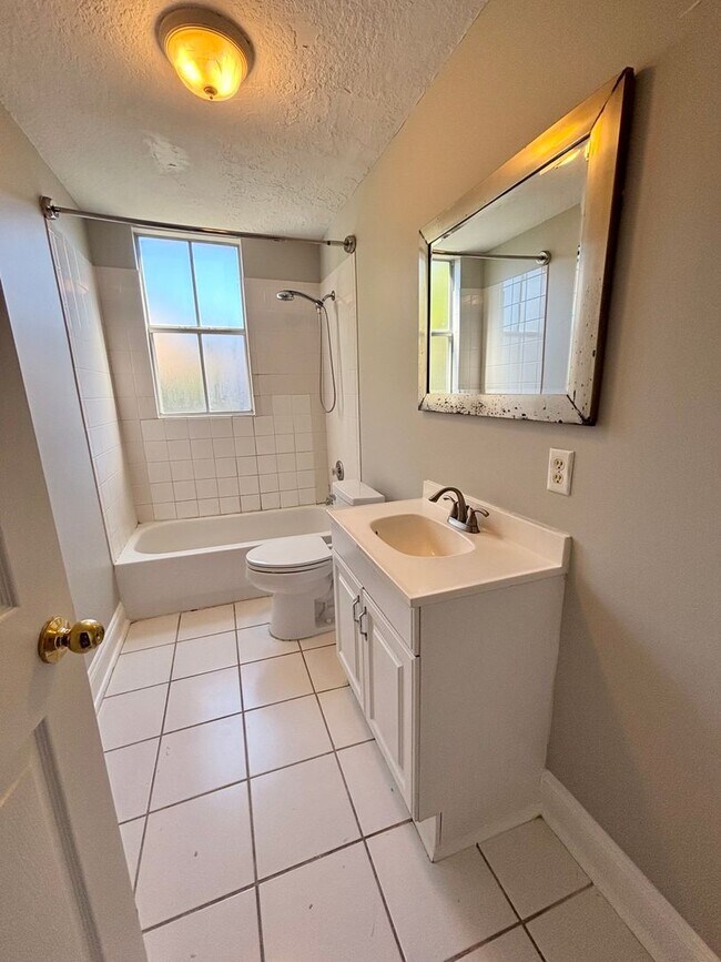 Photo - 6TH311  8 Unidad 311 W. 6th STREET