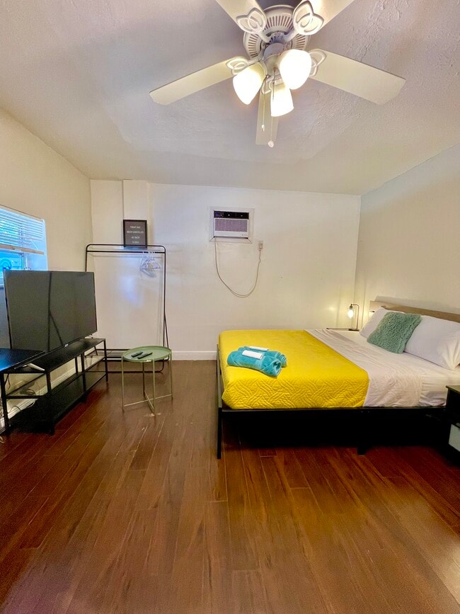 Photo - 854 SW 11th Ct