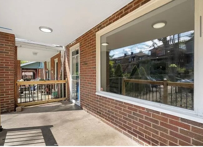 Photo - 2031 Chalfant St