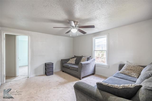 Photo - 818 Ballinger St