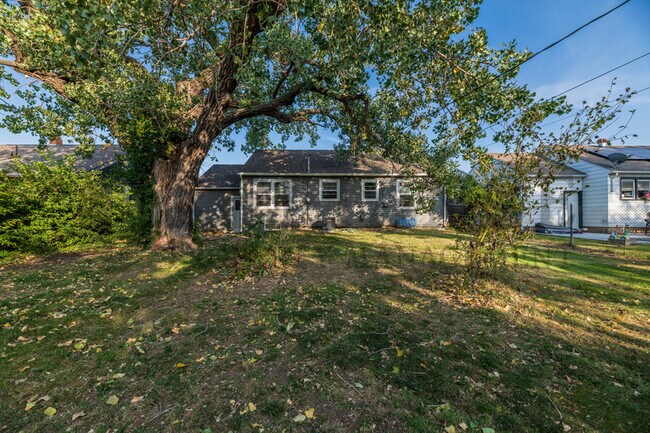 Photo - 851 N Old Manor Rd