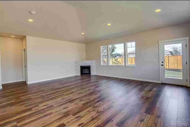 Photo - 629 NW Rimrock Dr