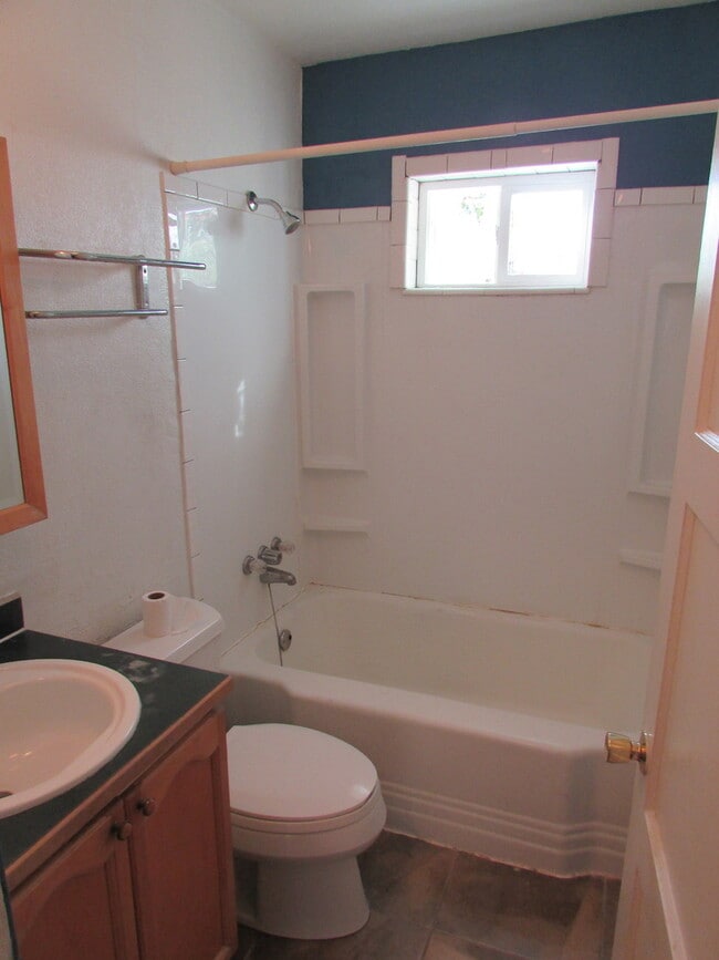 Photo - 609 E 100 N