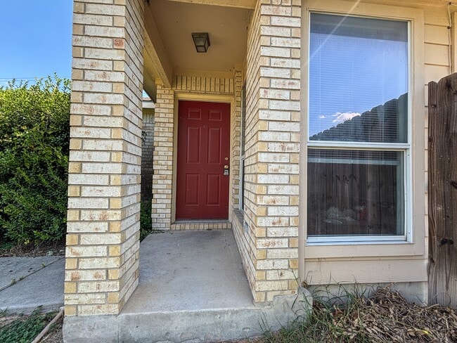 Photo - 105 Long Ln House