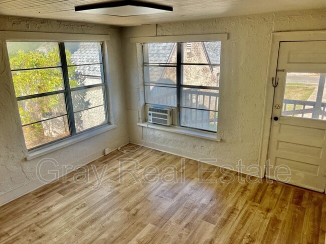 Photo - 907 1/2 S Stockton