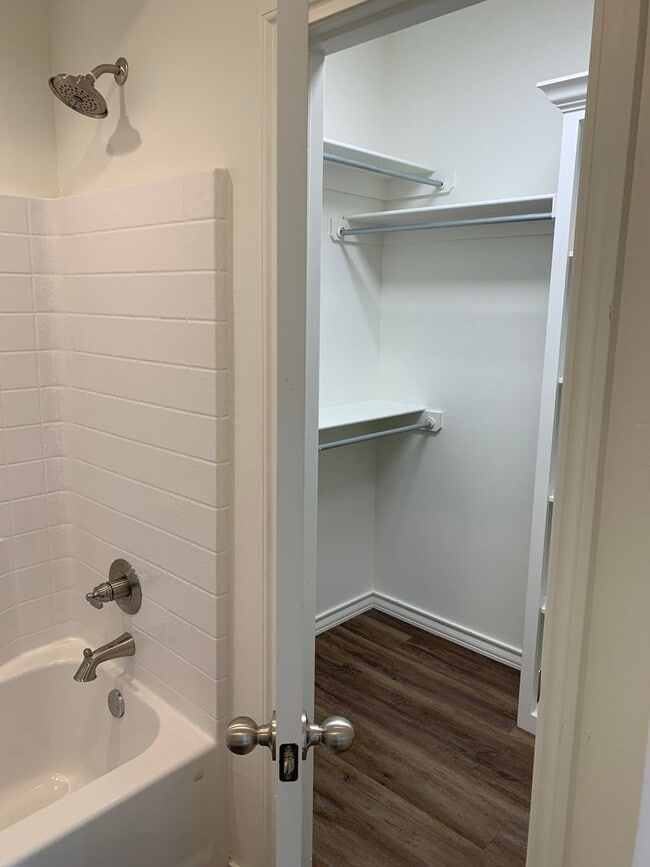 Building Photo - Beautiful brand new!! All the bells and wh... Unit B(2) Rental