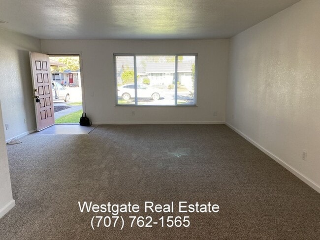 Photo - 8419 Lakewood Ave