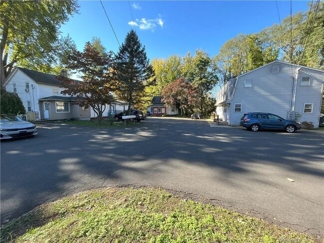 Building Photo - 331-339 Naubuc Ave