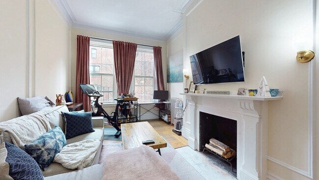 Photo - 172 Marlborough St Unit 2R