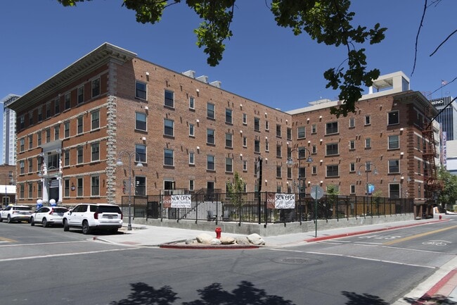 ONE18 West Street Residential