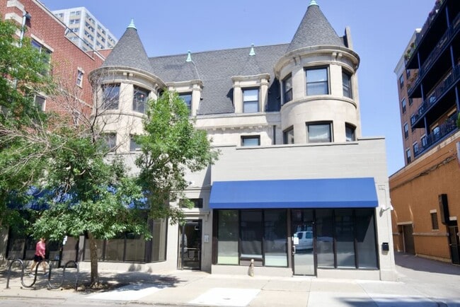 Building Photo - 4715 N Sheridan Rd Rental