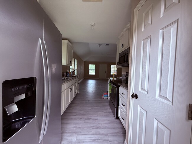 Kitchen - 1026 N Arcola St