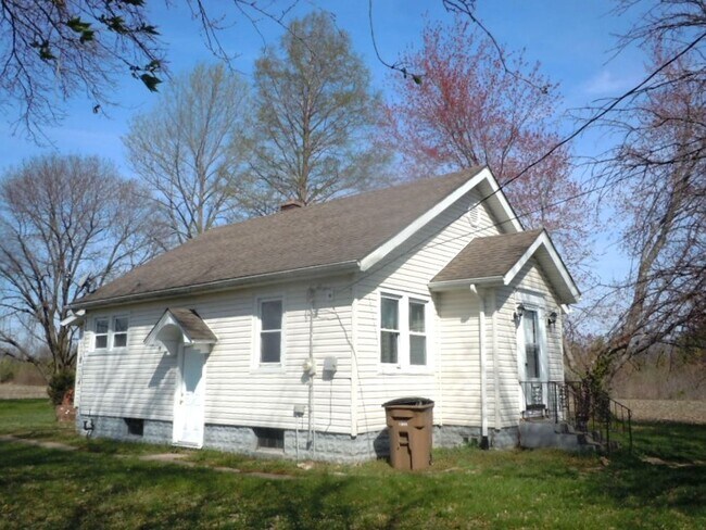 Two Bedroom Home on Over an Acre in Edards... - Two Bedroom Home on Over an Acre in Edards...