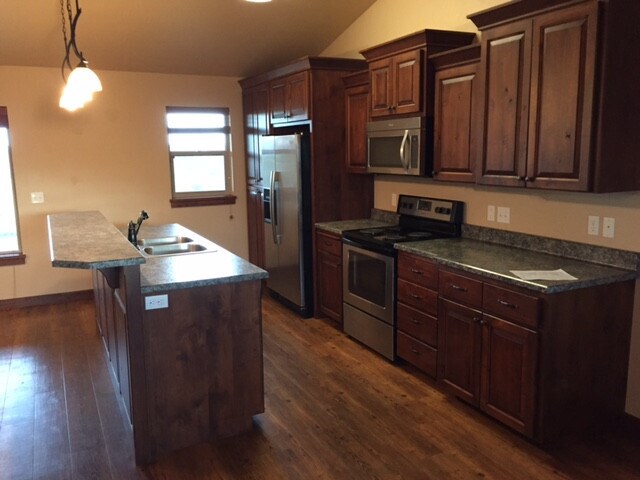 Photo - Beautiful Single Family Home for Rent in South Heart
