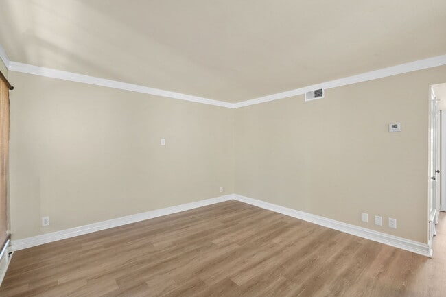 Photo - 8702 Village Dr