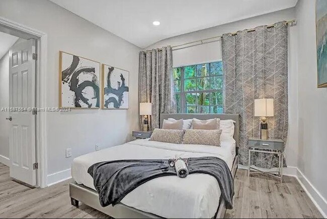 Photo - 6620 Indian Creek Dr Unit #211