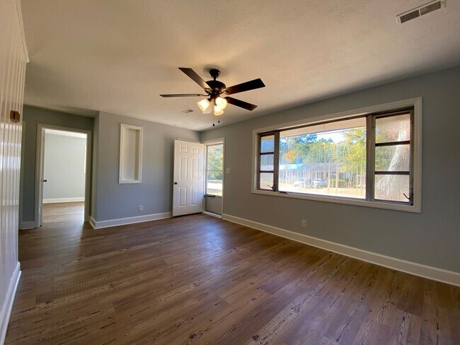 Photo - Quaint Brick house in Downtown Burgaw