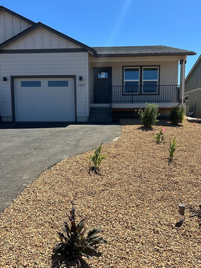 Brand New Duplex in SW Redmond - Brand New Duplex in SW Redmond Townhome