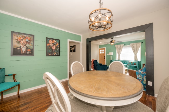 Photo - 611 W Houston St