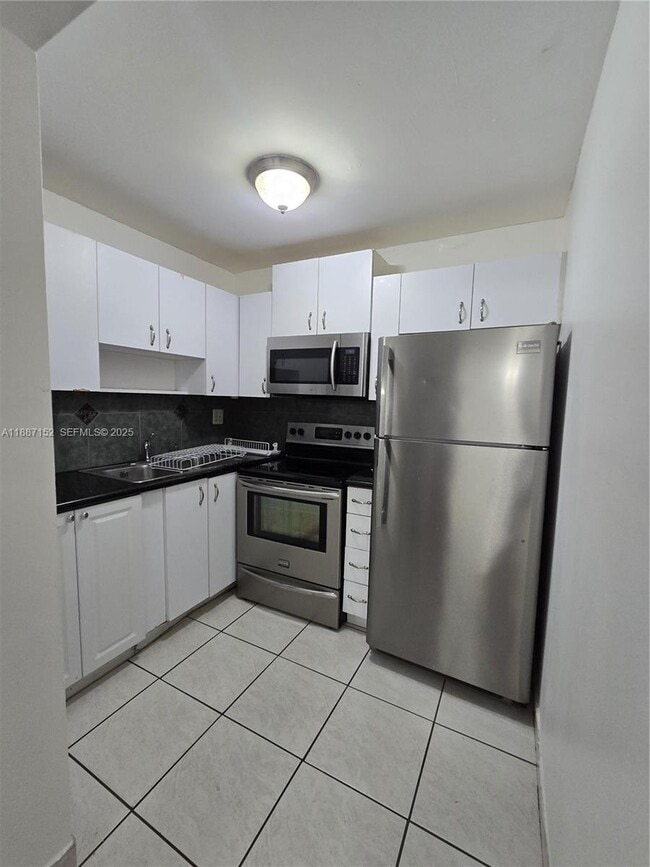 Building Photo - 8320 NW 8th St Unit 2-407