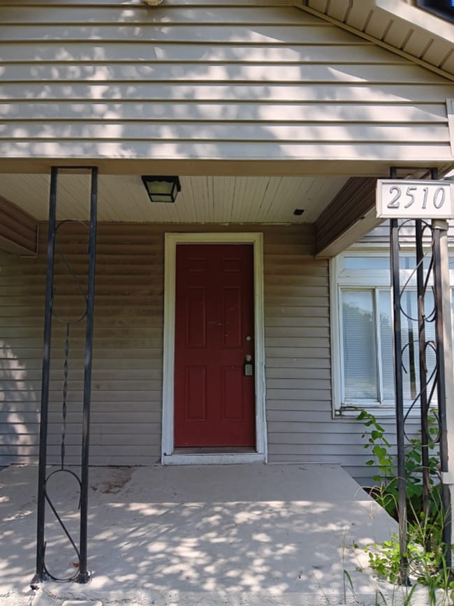 Photo - 3 bedroom, 1 bathroom home located in Joplin! Features washer and dryer hook ups, cozy layout, mo...