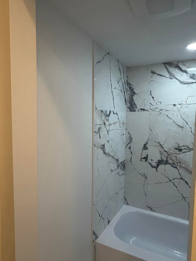 Photo - 2700 Riverside Dr Unit 302-b