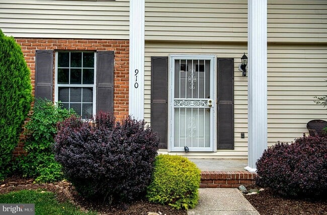 Photo - 910 Candlelight Ct