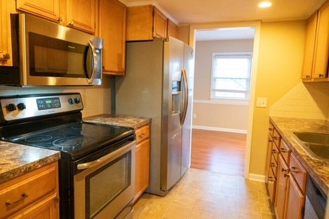 Photo - Large 3 Bedroom 2.5 Bath Townhome in Prime Location